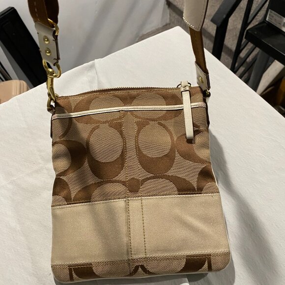 Vintage Coach Clutch Bag (2005) - Picture 2 of 7